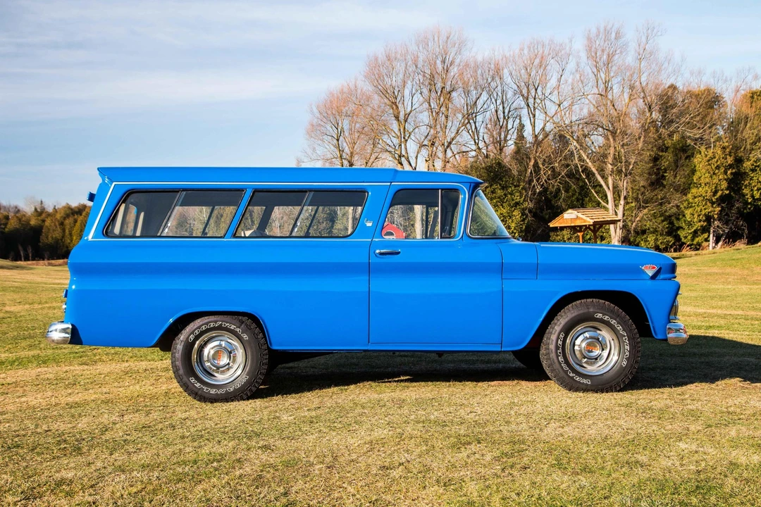 1962 GMC Suburban 5th Gen - Image 10 of 31