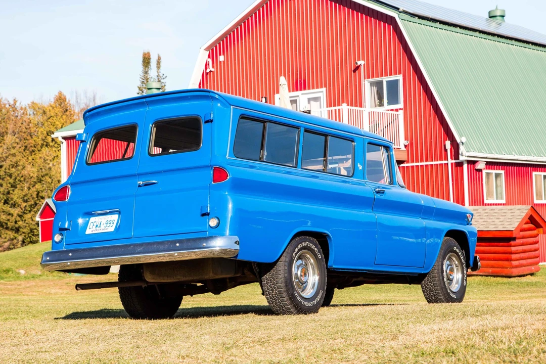 1962 GMC Suburban 5th Gen - Image 15 of 31