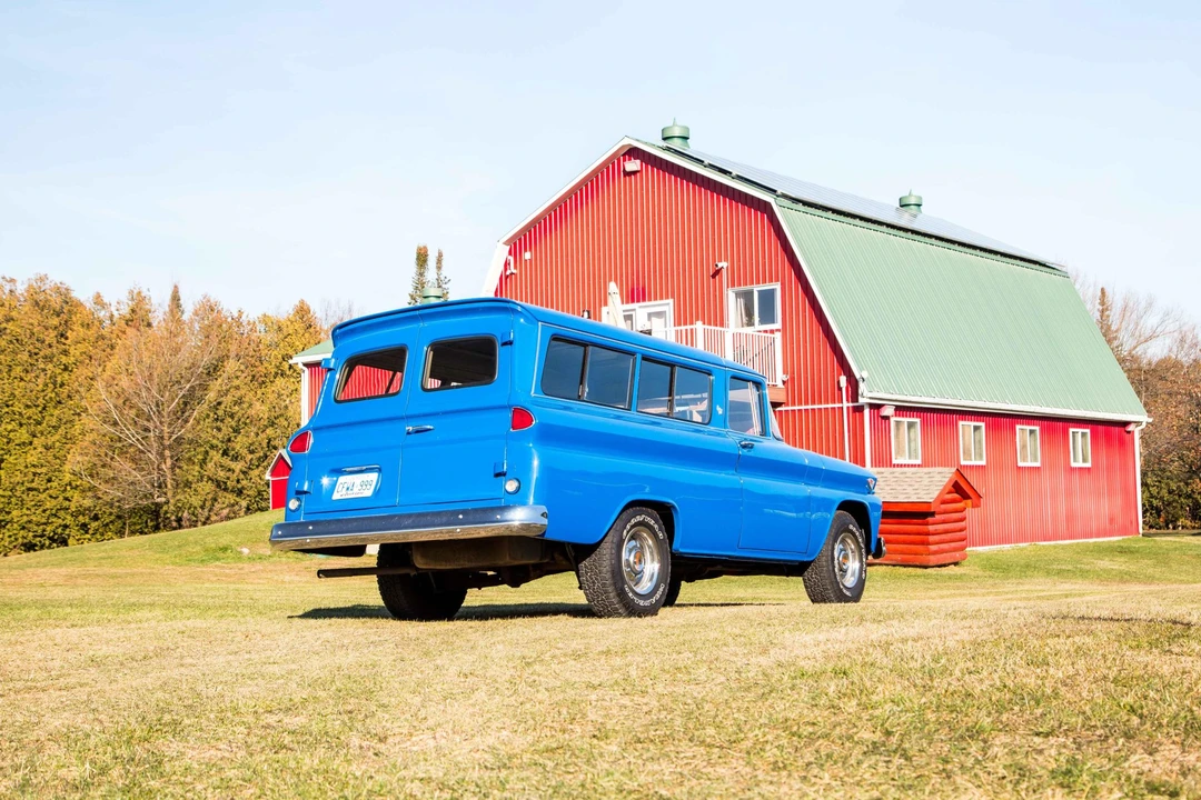 1962 GMC Suburban 5th Gen - Image 11 of 31