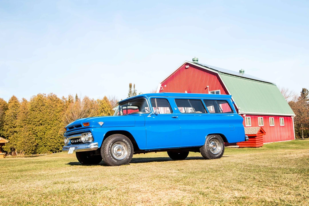 1962 GMC Suburban 5th Gen - Image 2 of 31