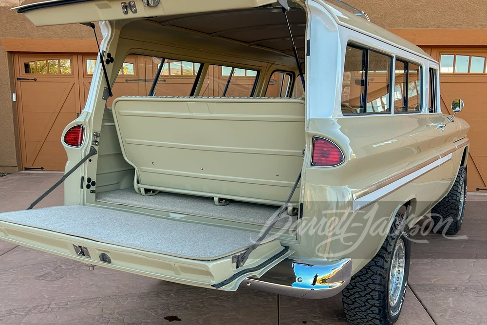 1962 GMC Suburban 5th Gen - Image 13 of 24