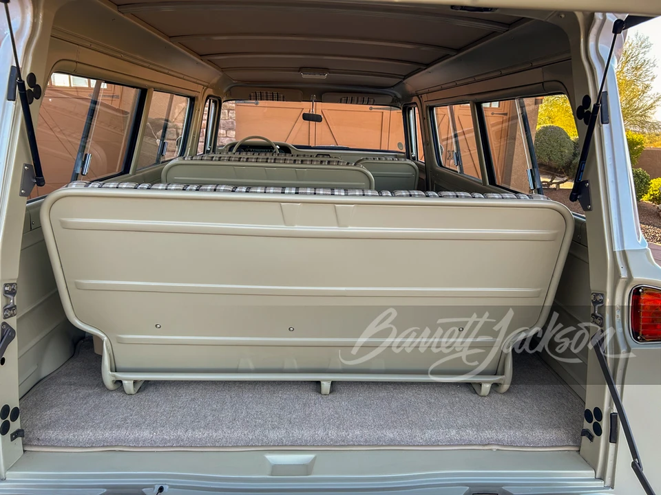 1962 GMC Suburban 5th Gen - Image 19 of 24