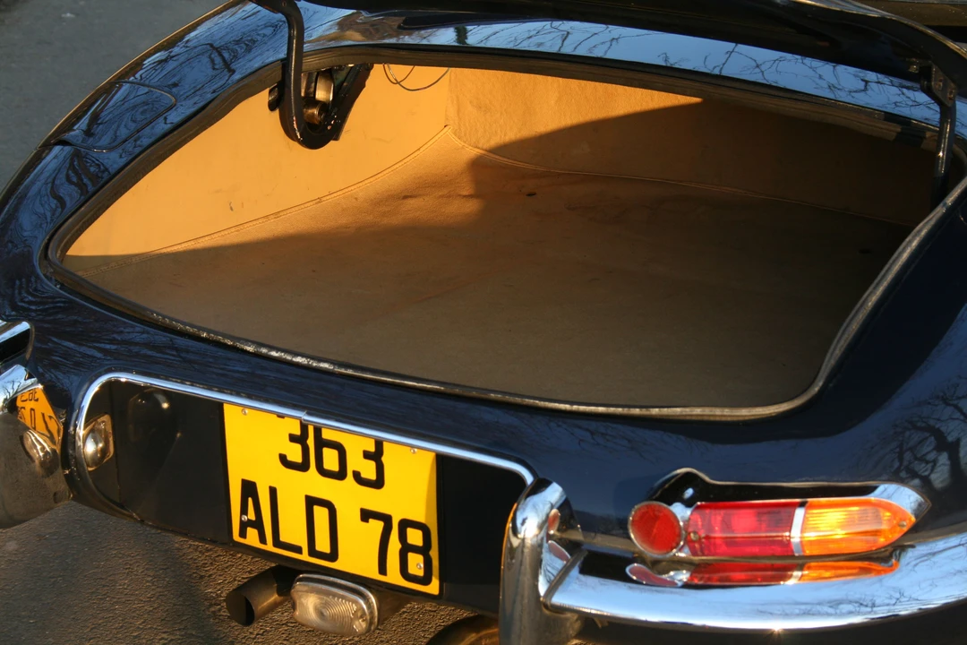 1962 Jaguar E-Type Series 1 - Image 7 of 9