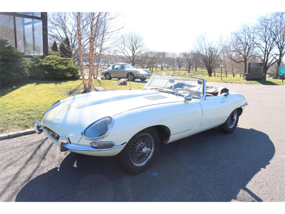 1962 Jaguar E-Type Series 1 - Image 2 of 8