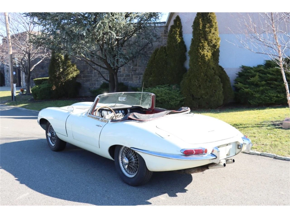 1962 Jaguar E-Type Series 1 - Image 6 of 8