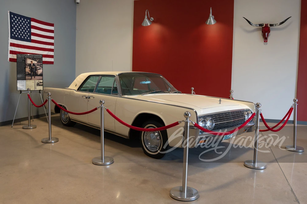 1962 Lincoln Continental 4th Gen - Image 6 of 18
