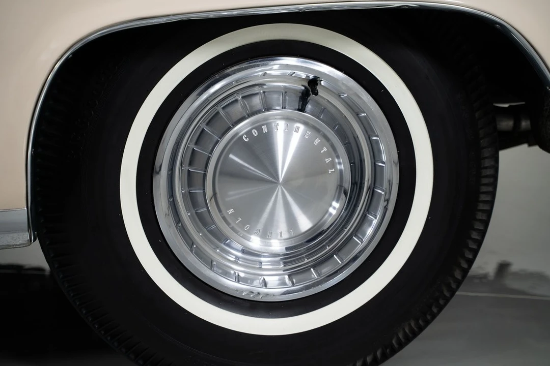 1962 Lincoln Continental 4th Gen - Image 8 of 12