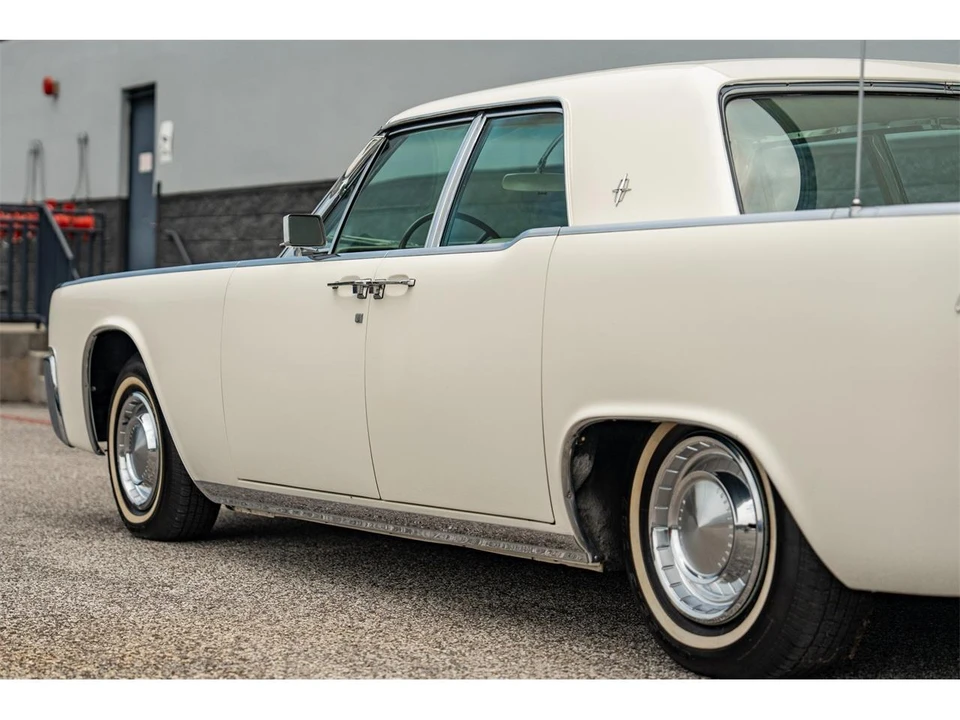 1962 Lincoln Continental 4th Gen - Image 11 of 31