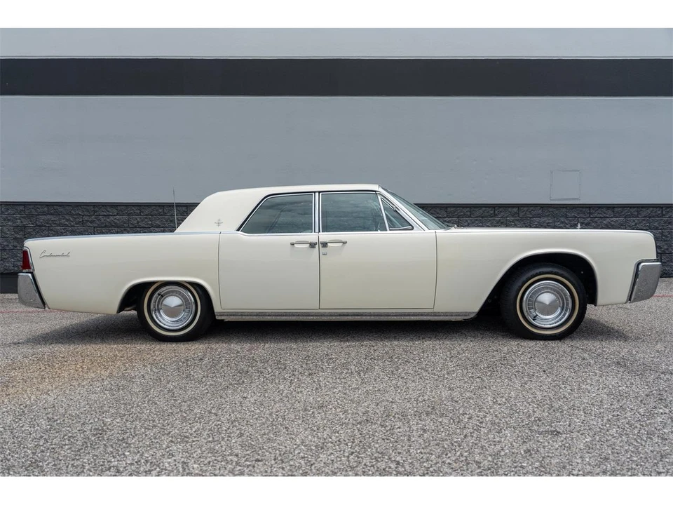 1962 Lincoln Continental 4th Gen - Image 4 of 31