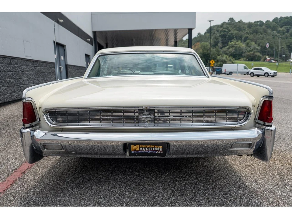 1962 Lincoln Continental 4th Gen - Image 9 of 31
