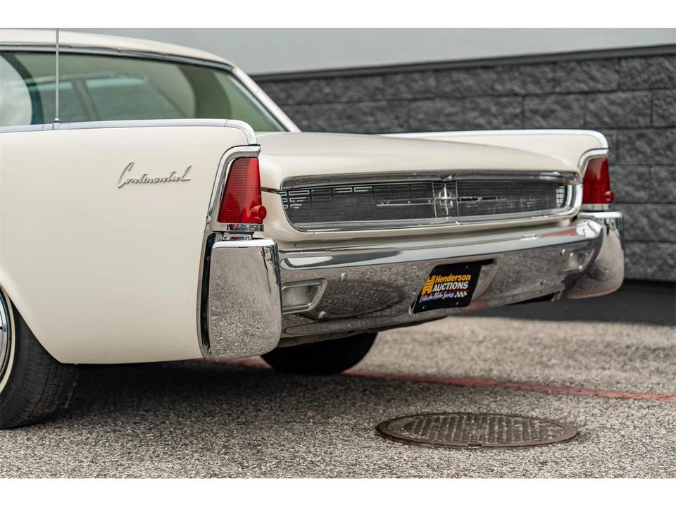 1962 Lincoln Continental 4th Gen - Image 10 of 31
