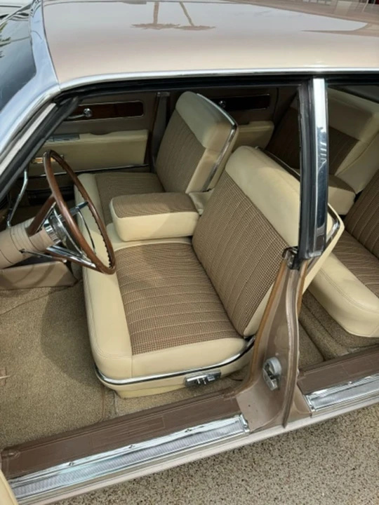 1962 Lincoln Continental 4th Gen - Image 13 of 14