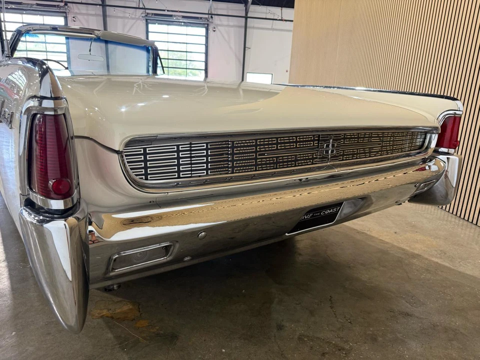 1962 Lincoln Continental 4th Gen - Image 17 of 31