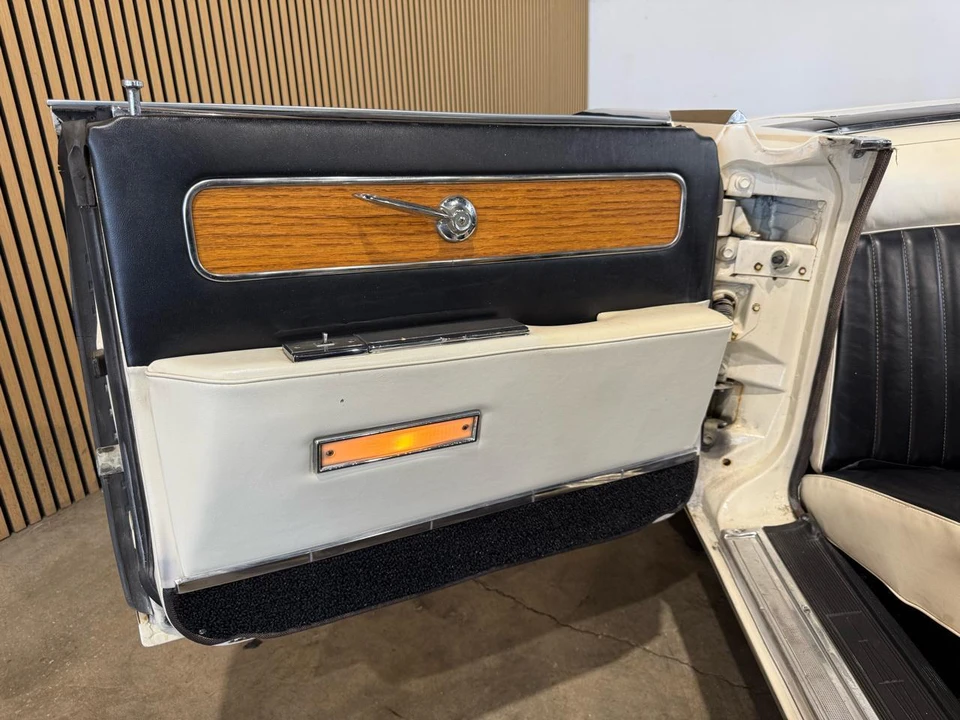 1962 Lincoln Continental 4th Gen - Image 25 of 31