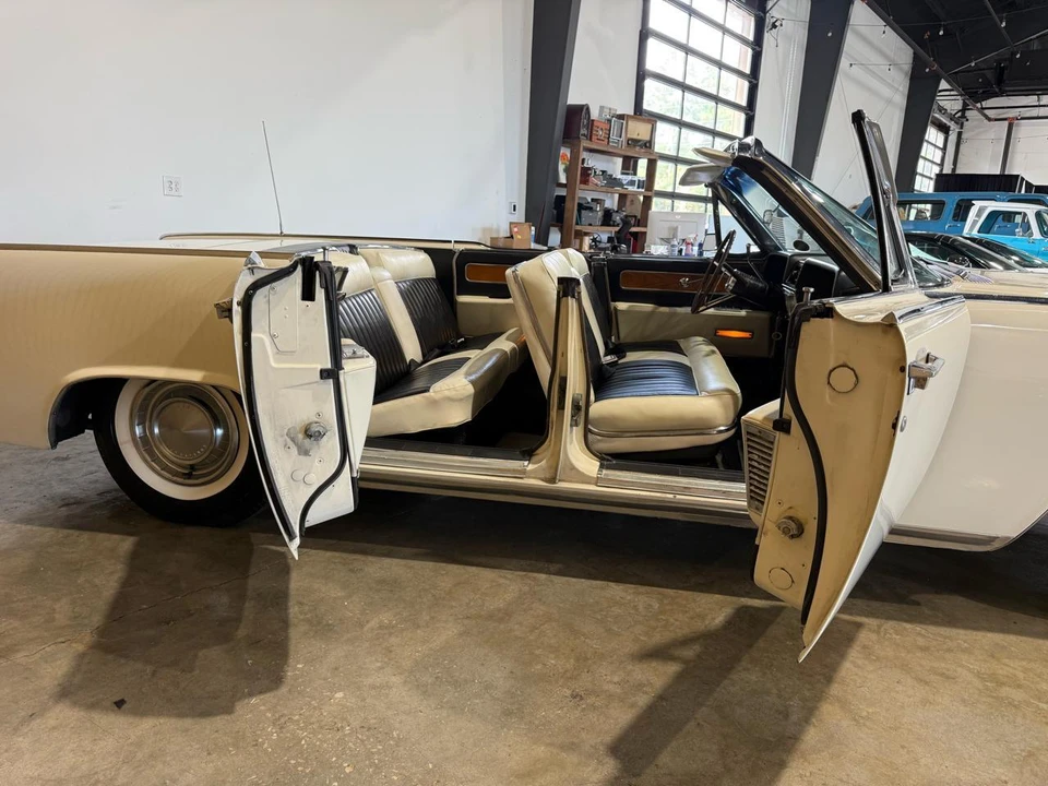 1962 Lincoln Continental 4th Gen - Image 23 of 31