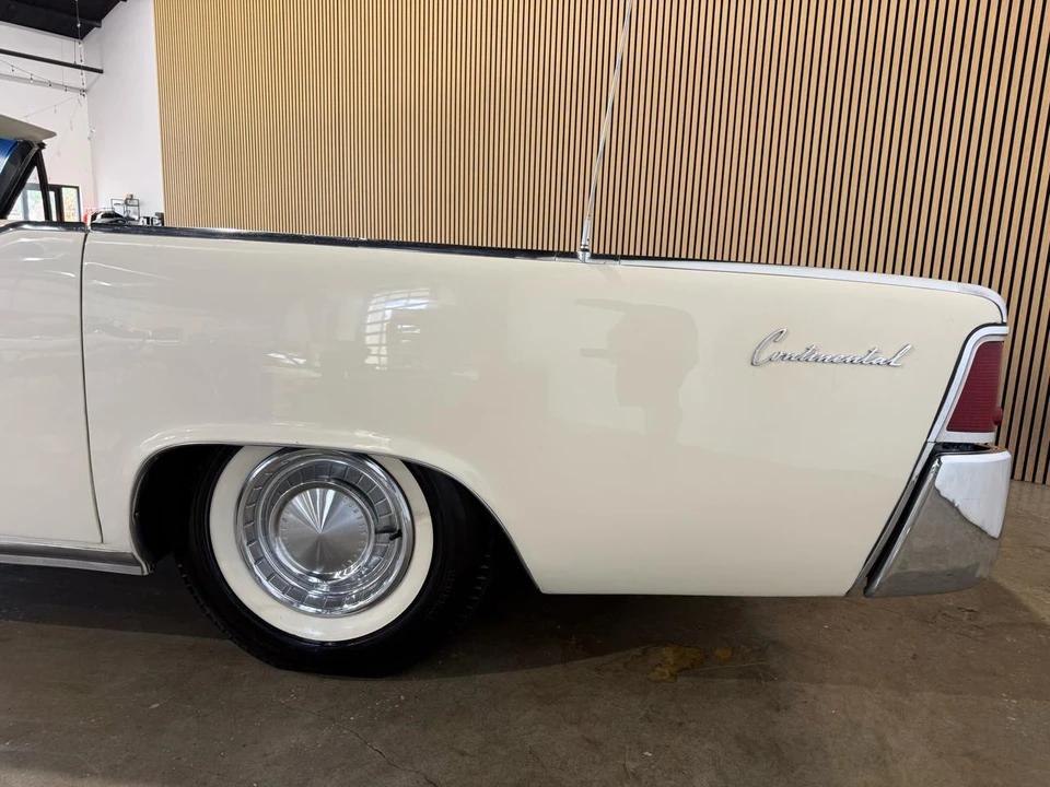 1962 Lincoln Continental 4th Gen - Image 18 of 31