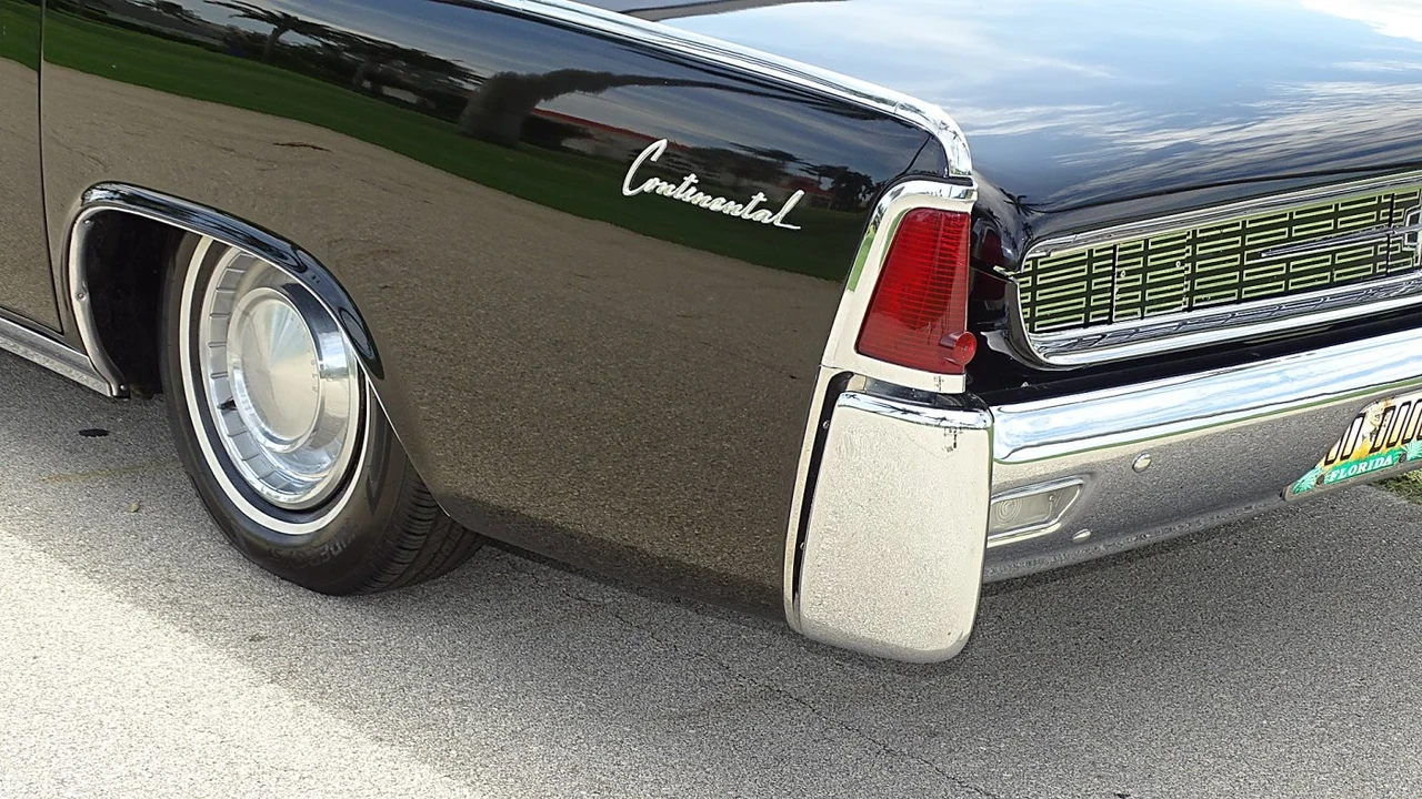 1962 Lincoln Continental 4th Gen - Image 11 of 24
