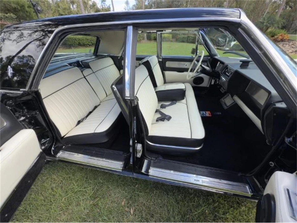 1962 Lincoln Continental 4th Gen - Image 10 of 11