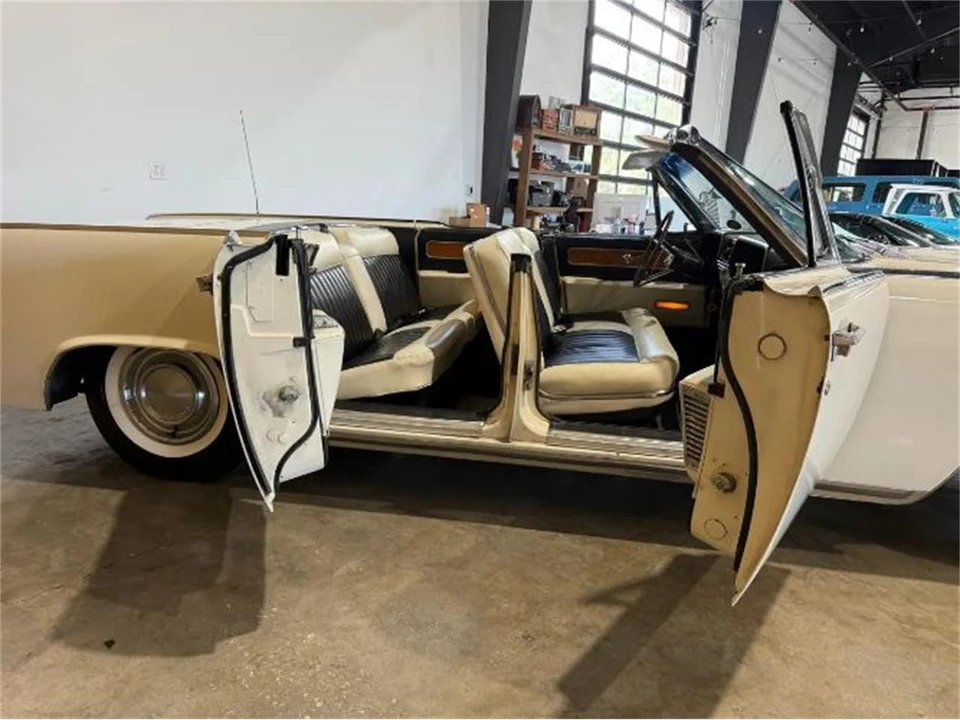 1962 Lincoln Continental 4th Gen - Image 20 of 30