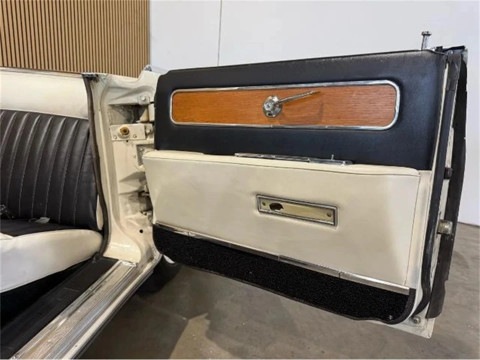 1962 Lincoln Continental 4th Gen - Image 15 of 30