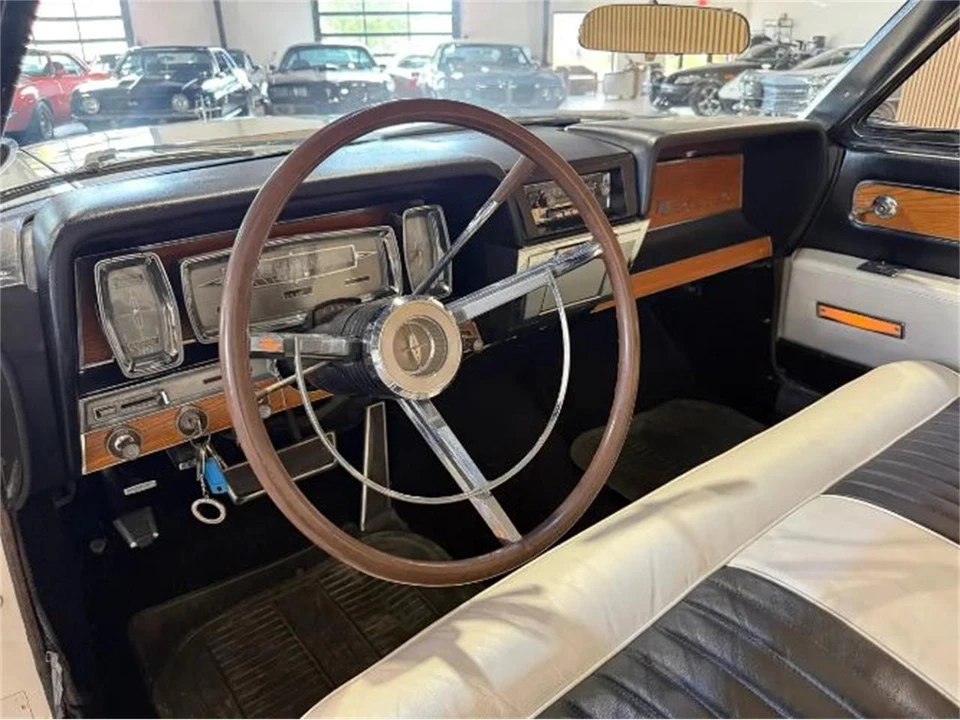 1962 Lincoln Continental 4th Gen - Image 12 of 30