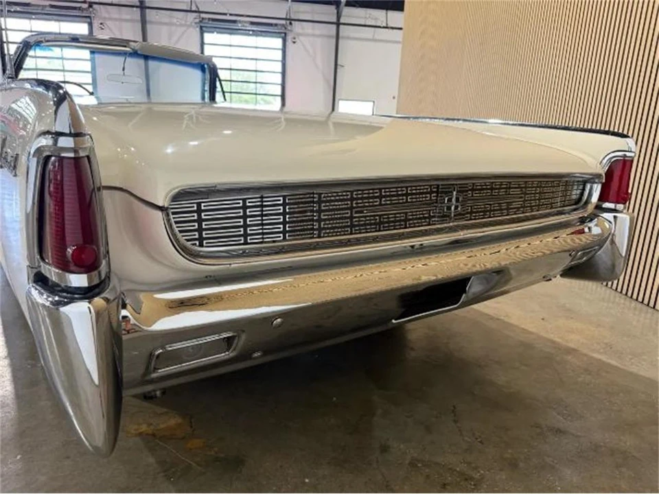 1962 Lincoln Continental 4th Gen - Image 23 of 30