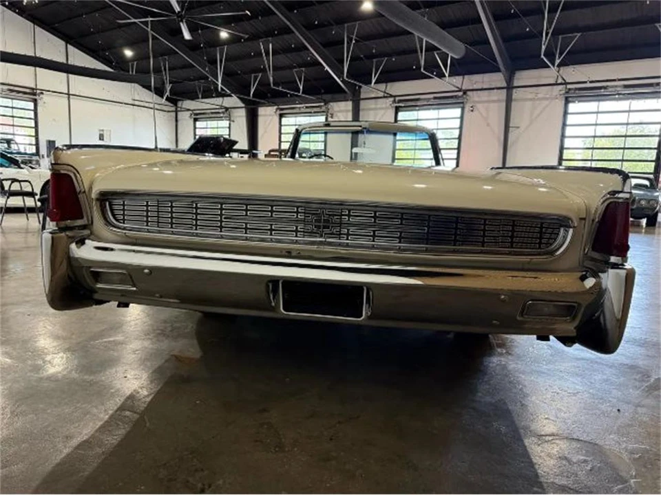 1962 Lincoln Continental 4th Gen - Image 25 of 30