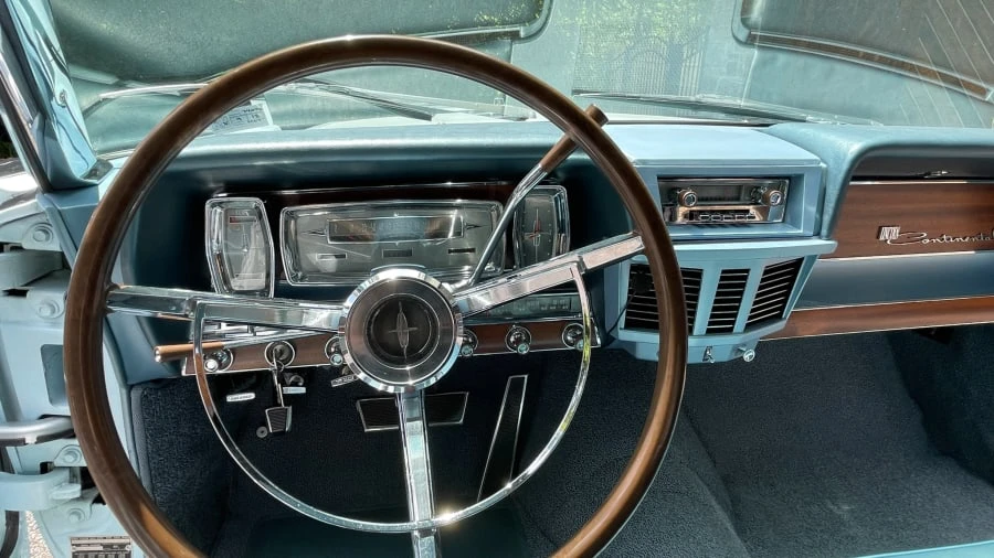 1962 Lincoln Continental 4th Gen - Image 4 of 31