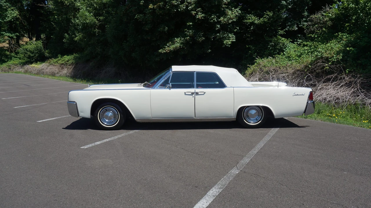 1962 Lincoln Continental 4th Gen - Image 14 of 31