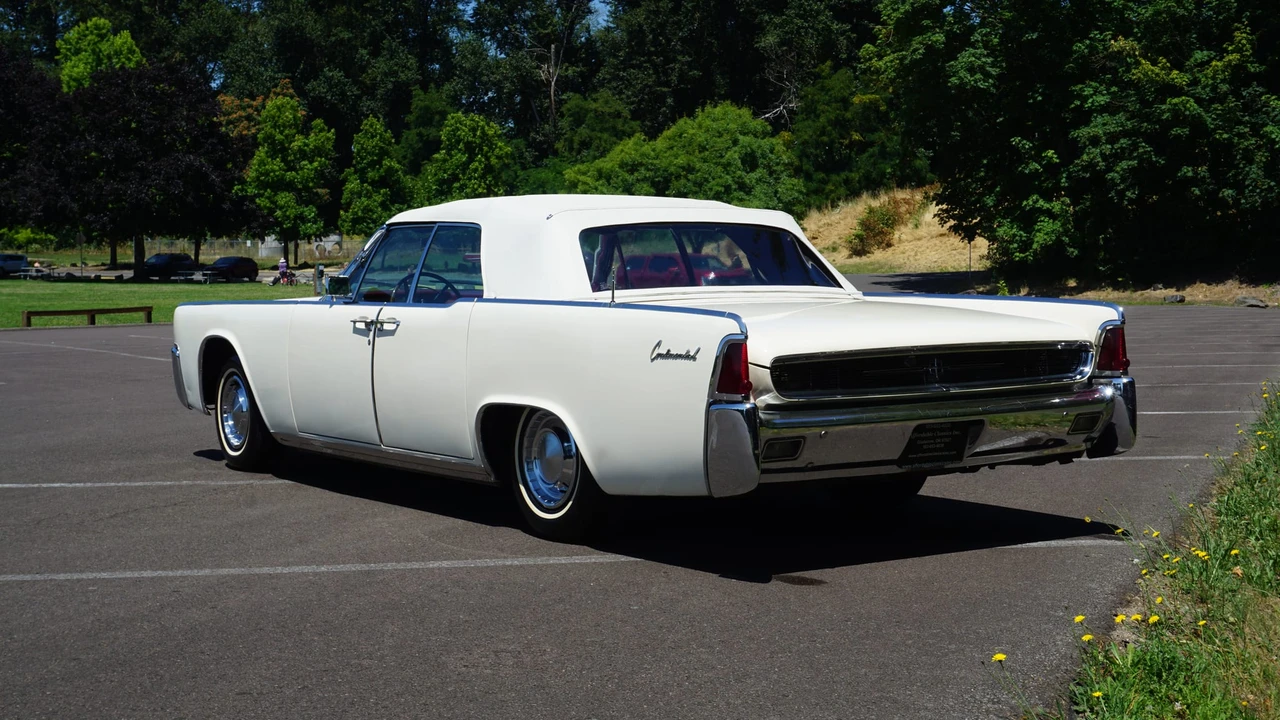 1962 Lincoln Continental 4th Gen - Image 13 of 31
