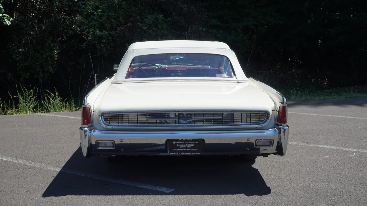 1962 Lincoln Continental 4th Gen - Image 11 of 31