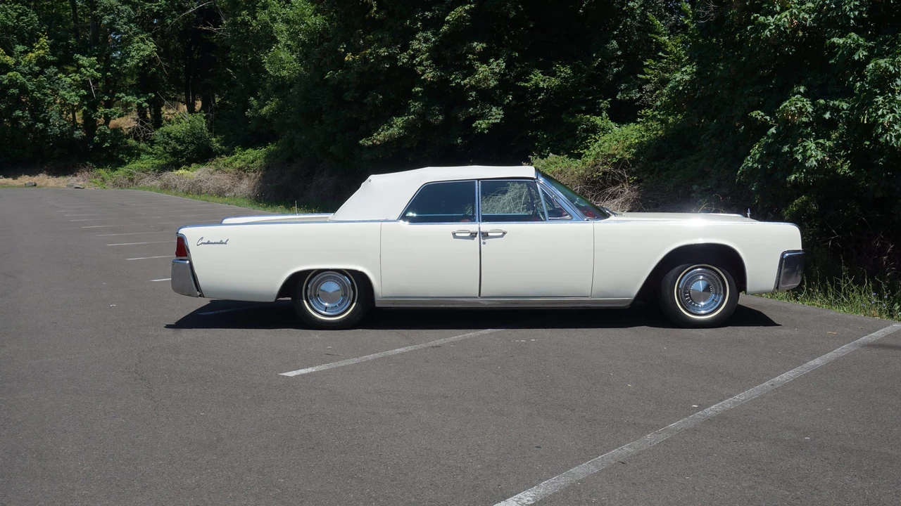 1962 Lincoln Continental 4th Gen - Image 9 of 31