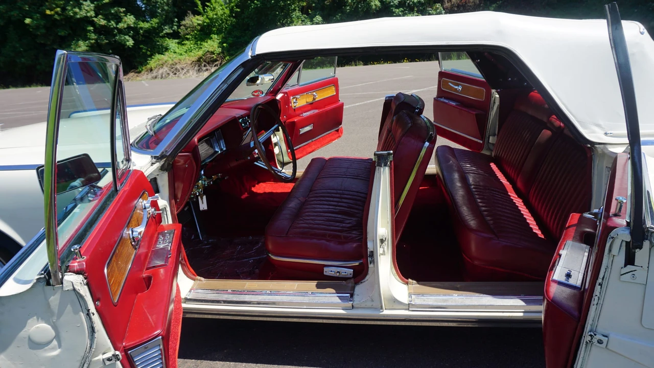 1962 Lincoln Continental 4th Gen - Image 28 of 31