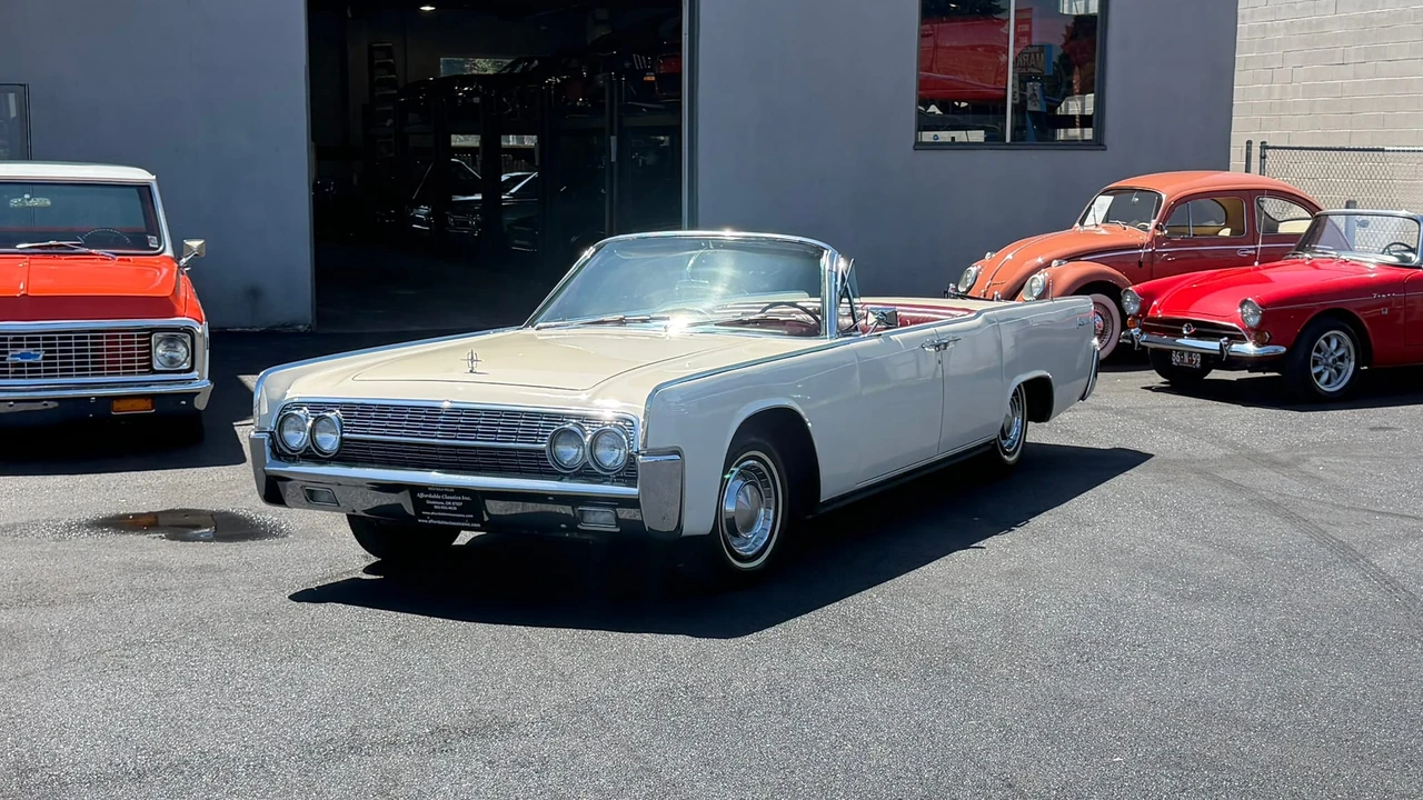 1962 Lincoln Continental 4th Gen - Image 17 of 31