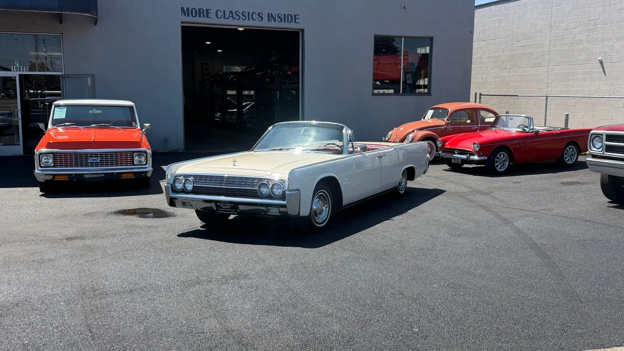 1962 Lincoln Continental 4th Gen - Image 16 of 31