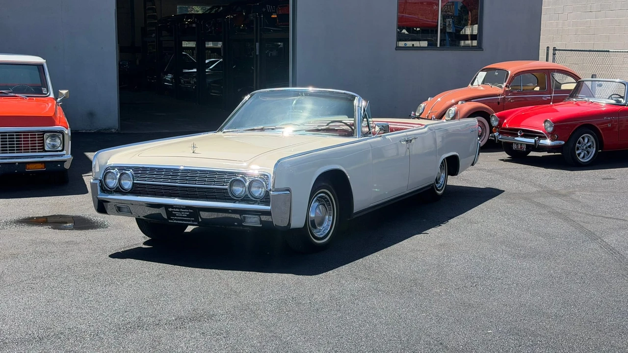 1962 Lincoln Continental 4th Gen - Image 18 of 31