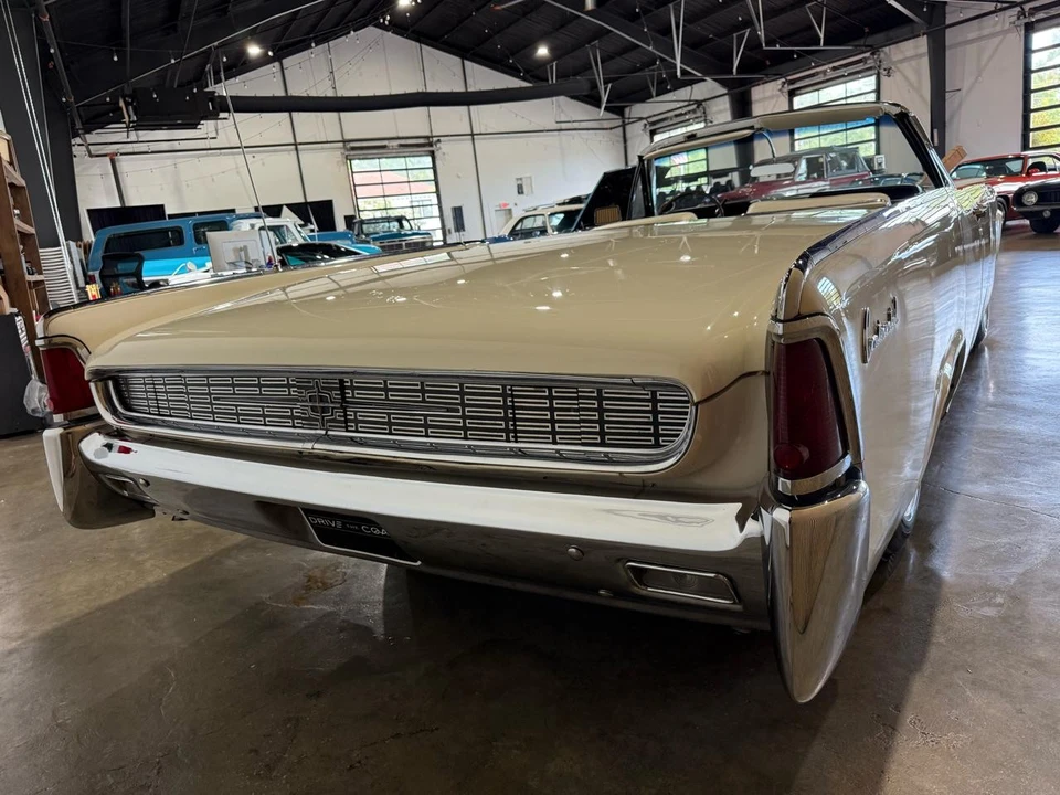 1962 Lincoln Continental 4th Gen - Image 14 of 31