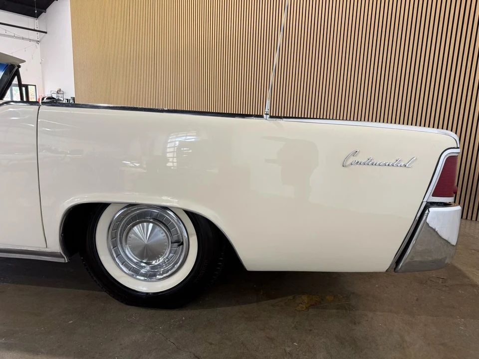 1962 Lincoln Continental 4th Gen - Image 18 of 31
