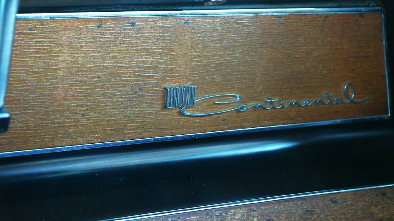 1962 Lincoln Continental 4th Gen - Image 17 of 31
