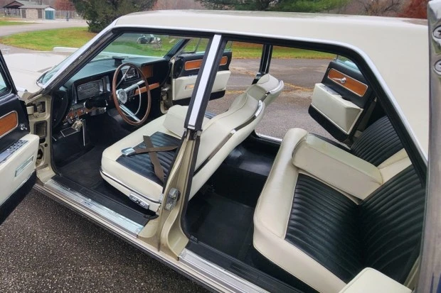 1962 Lincoln Continental 4th Gen - Image 4 of 8