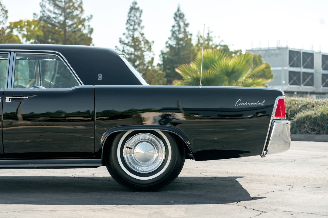 1962 Lincoln Continental 4th Gen - Image 10 of 31