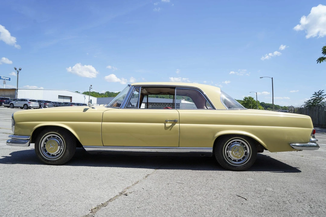 1962 Mercedes-Benz W111 Coupe - Image 2 of 31