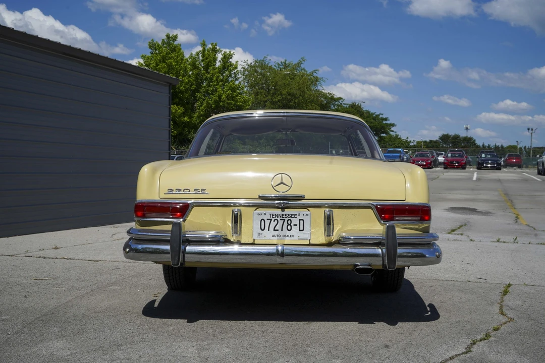 1962 Mercedes-Benz W111 Coupe - Image 4 of 31