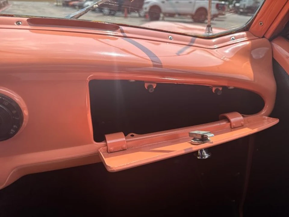 1962 Nash Metropolitan - Image 11 of 12