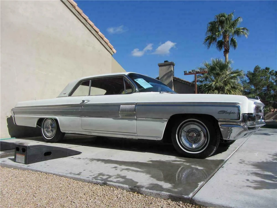 1962 Oldsmobile Starfire - Image 2 of 4