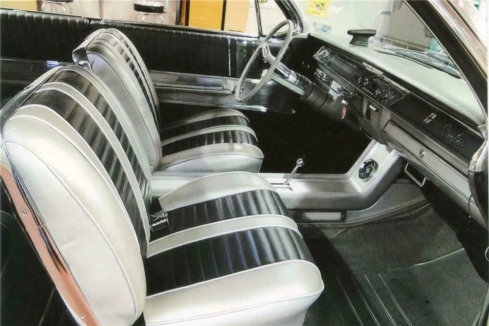 1962 Oldsmobile Starfire - Image 4 of 5