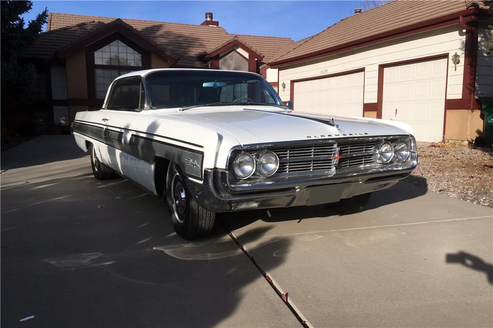 1962 Oldsmobile Starfire - Image 2 of 5