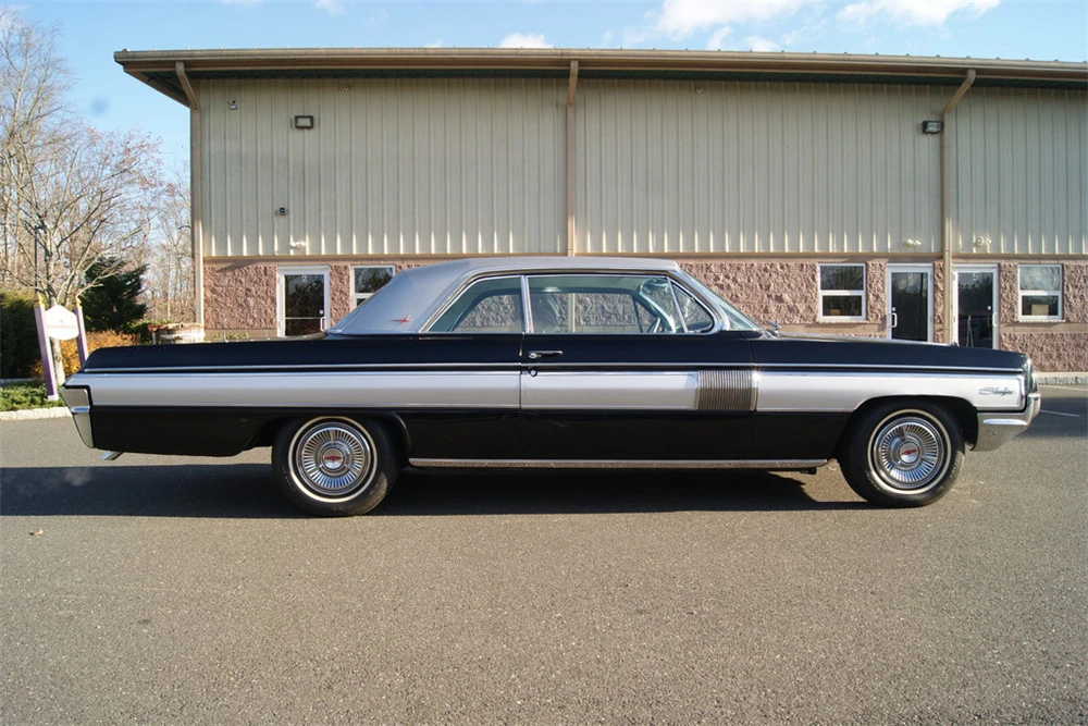 1962 Oldsmobile Starfire - Image 6 of 6