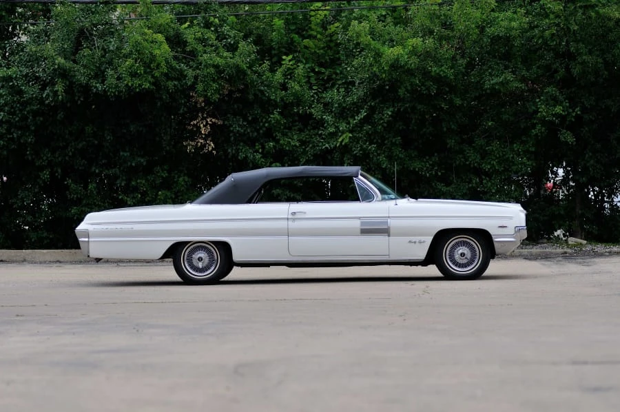 1962 Oldsmobile 98 - Image 2 of 12