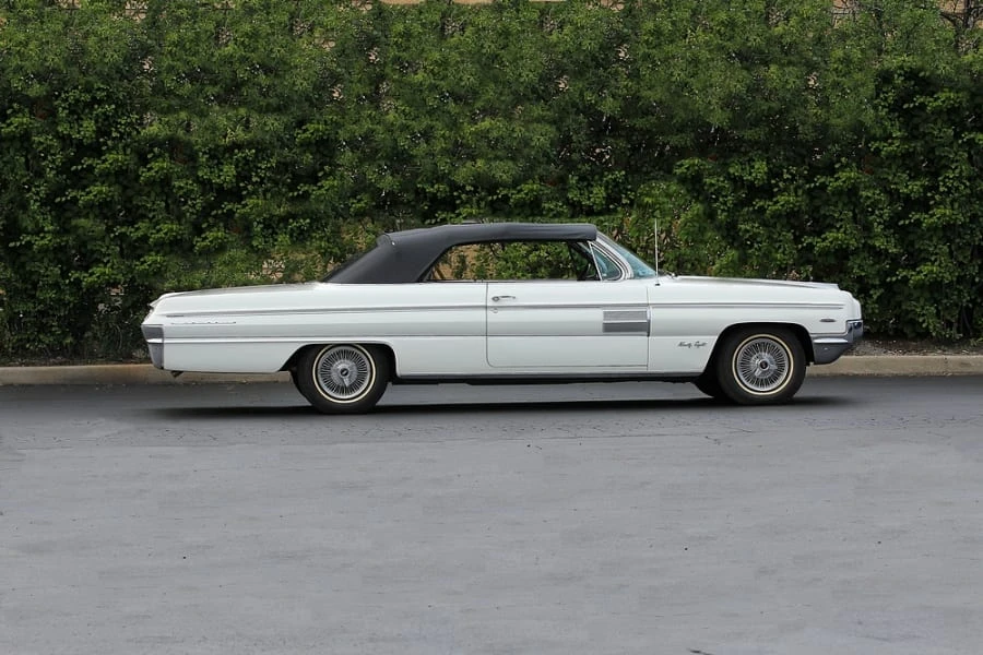 1962 Oldsmobile 98 - Image 2 of 12